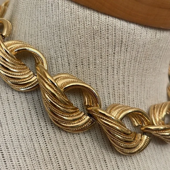 Vintage TRAFARI Large Twisted Chain Link Necklace, Runway, Gold-tone